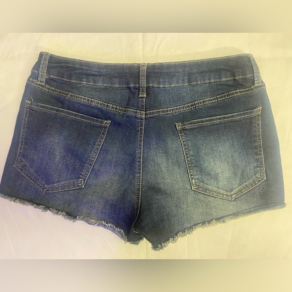 Shortie distressed shorts, NWOT, size 13, SO brand - Picture 3 of 3